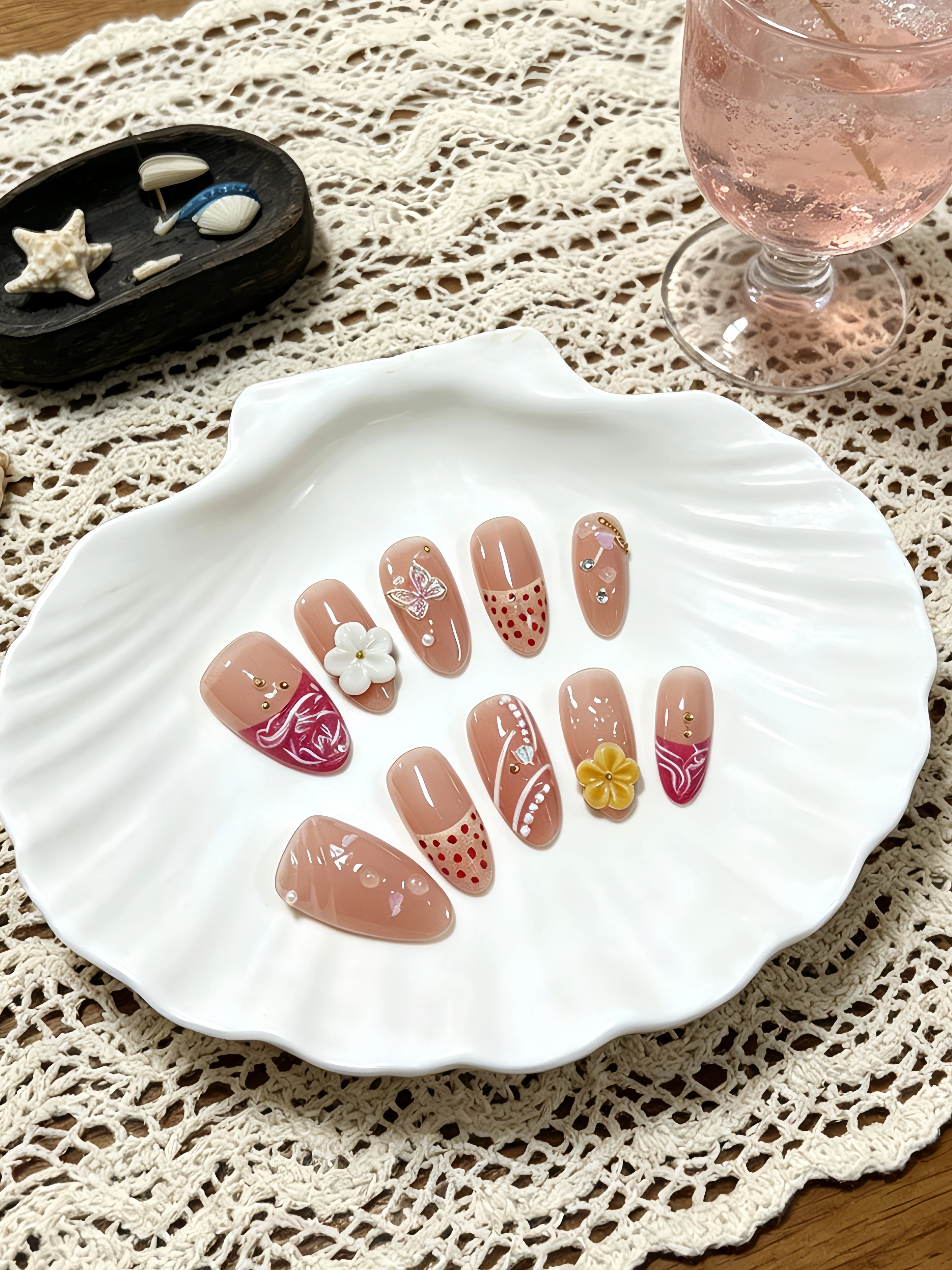 10 faux ongles courts en forme d'amande, style frais et simple, aux couleurs principales abricot, ro