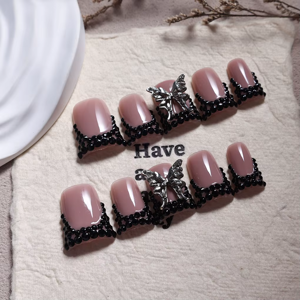 10 pièces haut de gamme style doux et cool, papillon tridimensionnel peint à la main, faux ongles sc