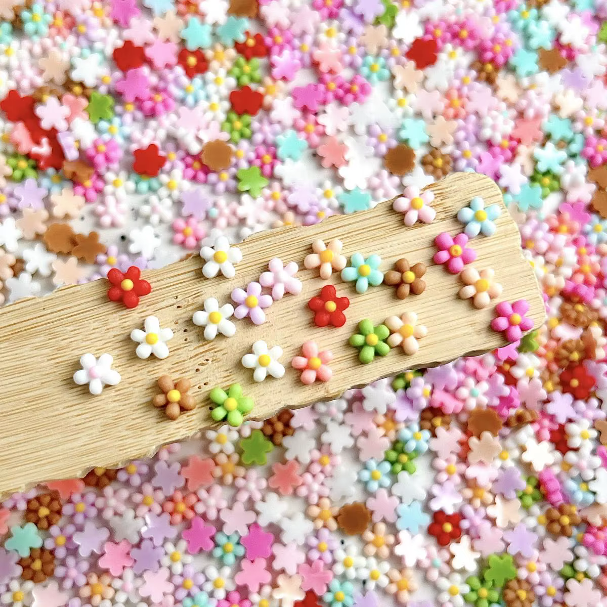 Breloques pour ongles en résine, mélange de fleurs 3D, dessin animé mignon qui brille dans la nuit, 