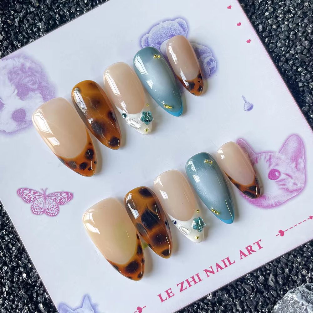 Faux ongles à presser 2026 French Long Almond Amber, motif étoile bleue et boule d'acier, style Y2K 
