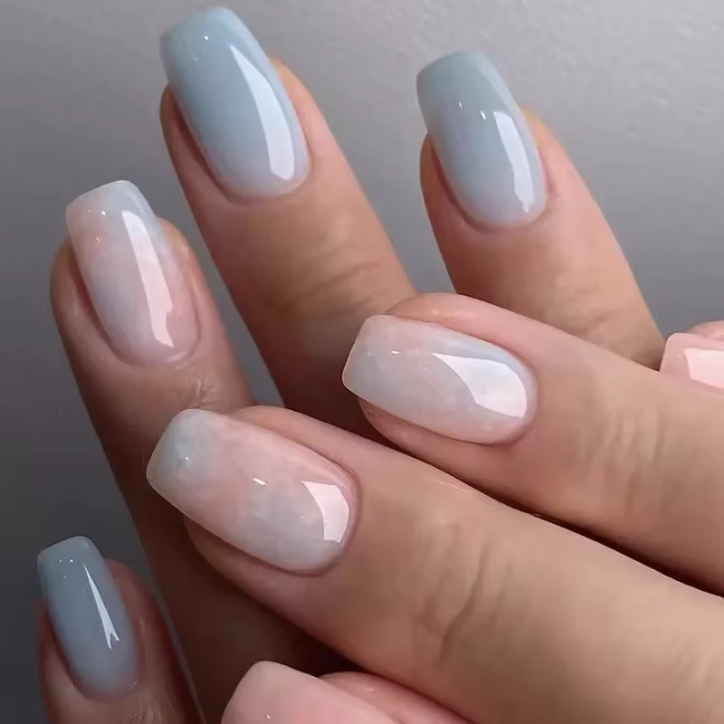 Faux ongles français courts et carrés simples, 24 pièces, à pression sur fleurs colorées, couverture