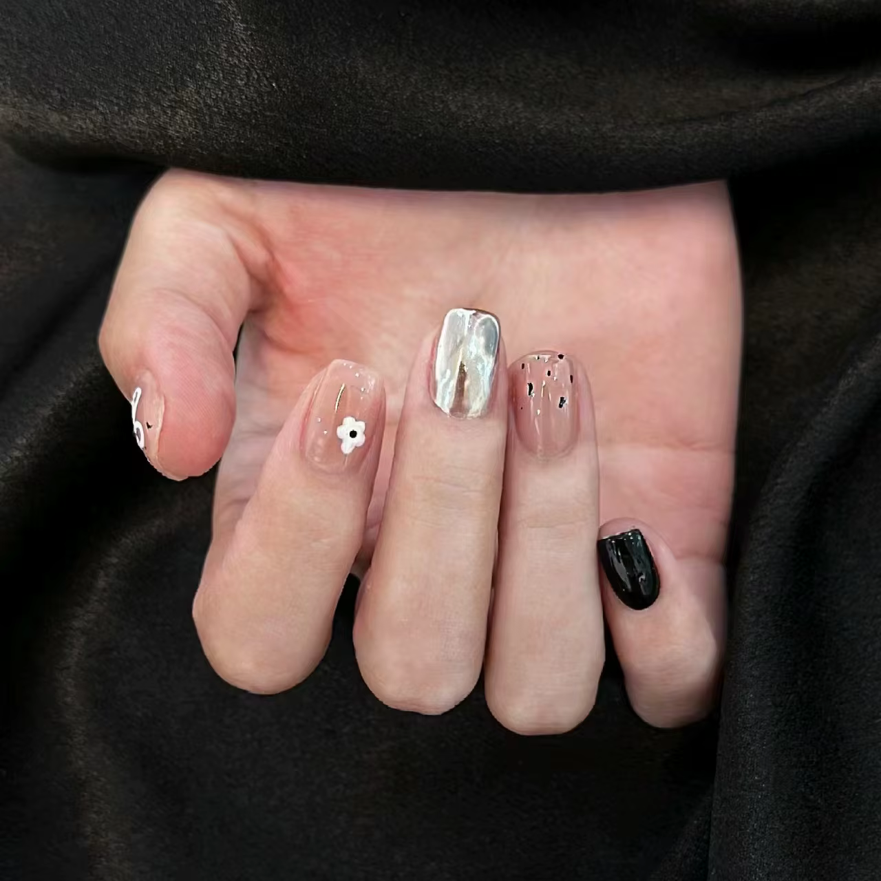 10 faux ongles à presser faits main, motif fleur blanche simple, style French court ballerine, ongle