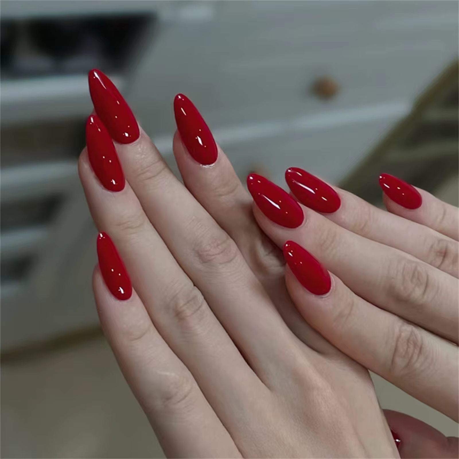 Faux ongles en forme de cercueil, dégradé rouge et noir, longueur moyenne, avec onglets collants, po