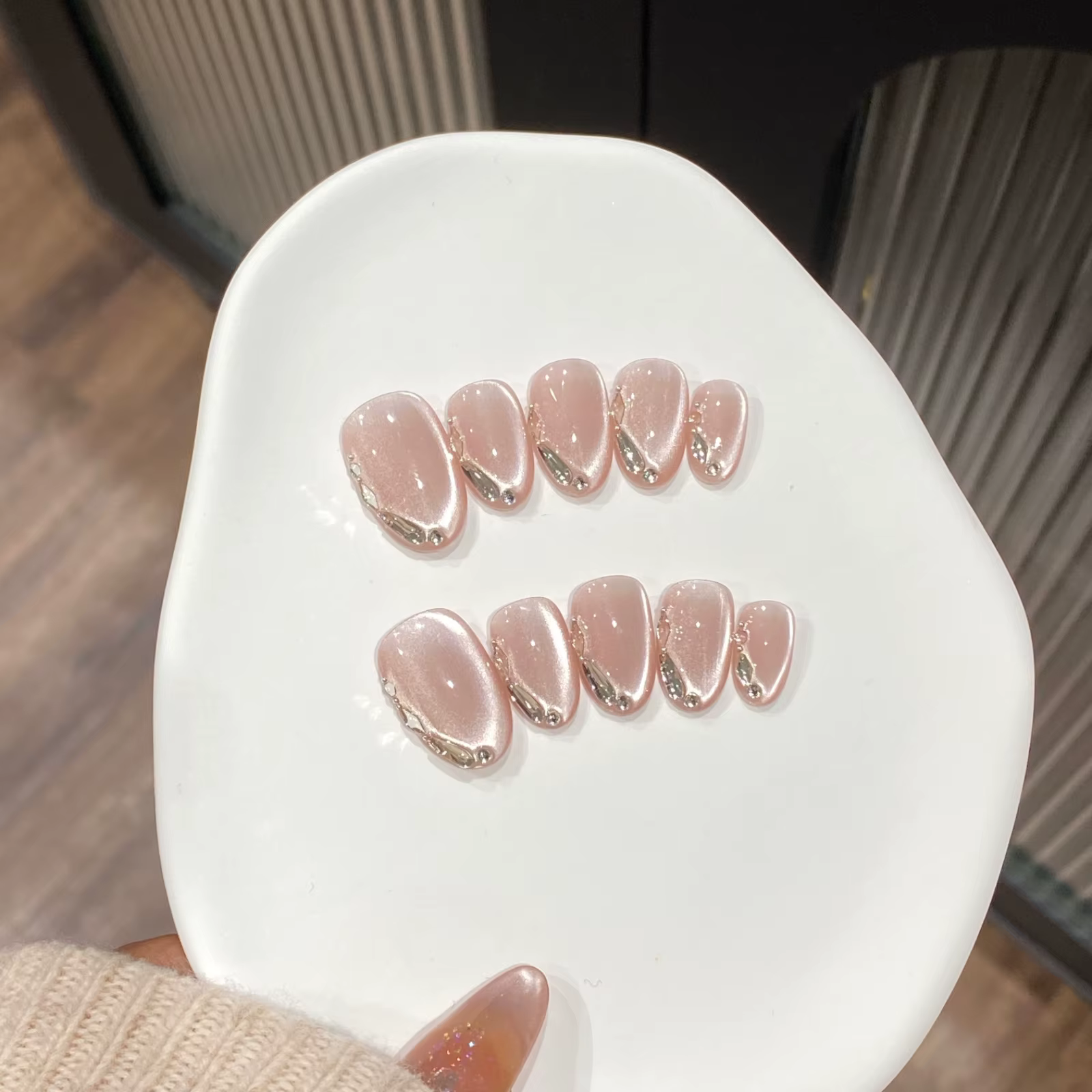 10 faux ongles courts ovales à couverture complète en verre œil-de-chat, faits à la main, avec chaîn