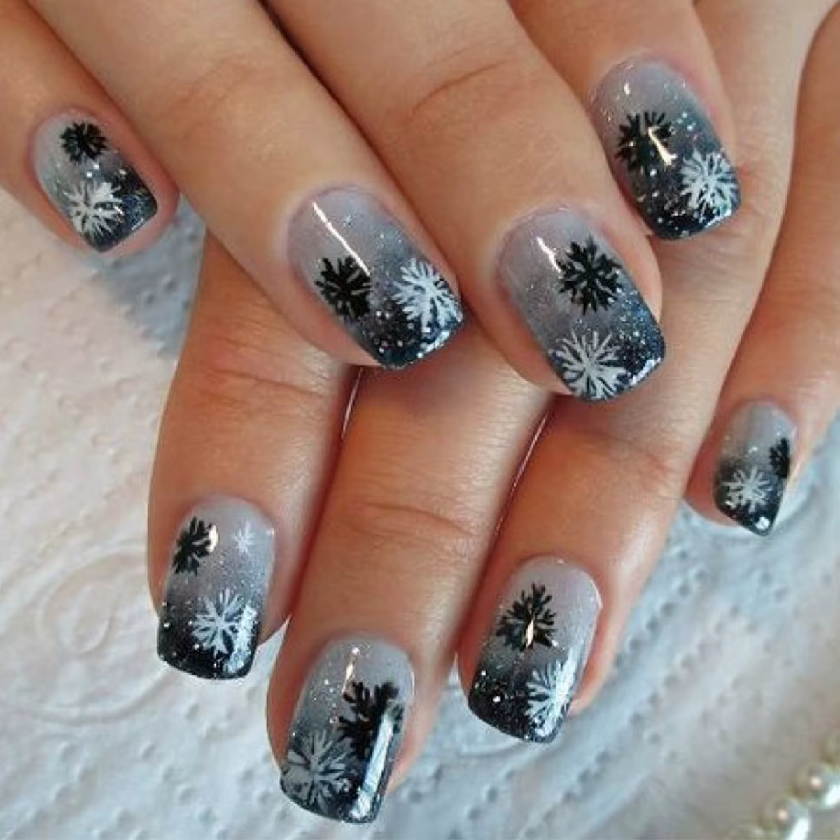 Améliorez votre coiffure des ongles 24 pièces de flocons de neige courts carrés brillants à paillett