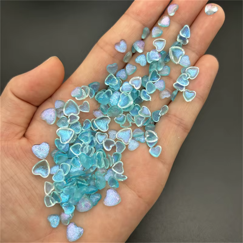 50 pièces accessoires résine Kawaii Nail Art breloques dessin animé coeur décorations d'ongles taill