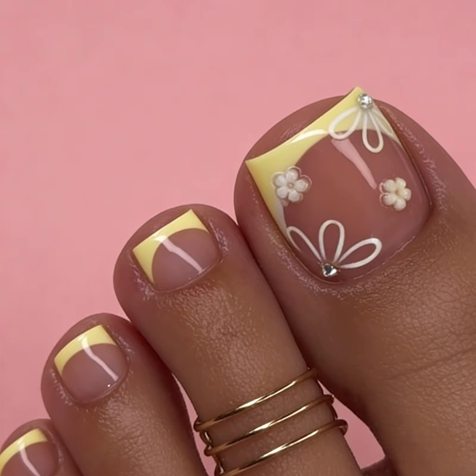 Ongles carrés français jaunes avec motif floral blanc, 24 pièces, en résine, pour la plupart des typ