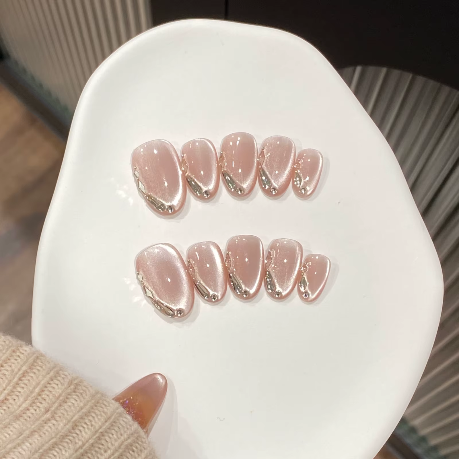 10 faux ongles courts ovales à couverture complète en verre œil-de-chat, faits à la main, avec chaîn
