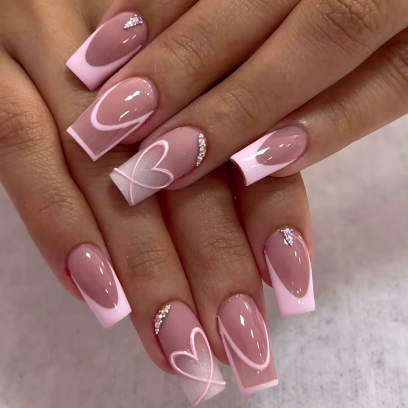 Faux coeur imprimé rose clair, tête carrée mi-longue, presse sur N64.Love, motifs de diamants, style