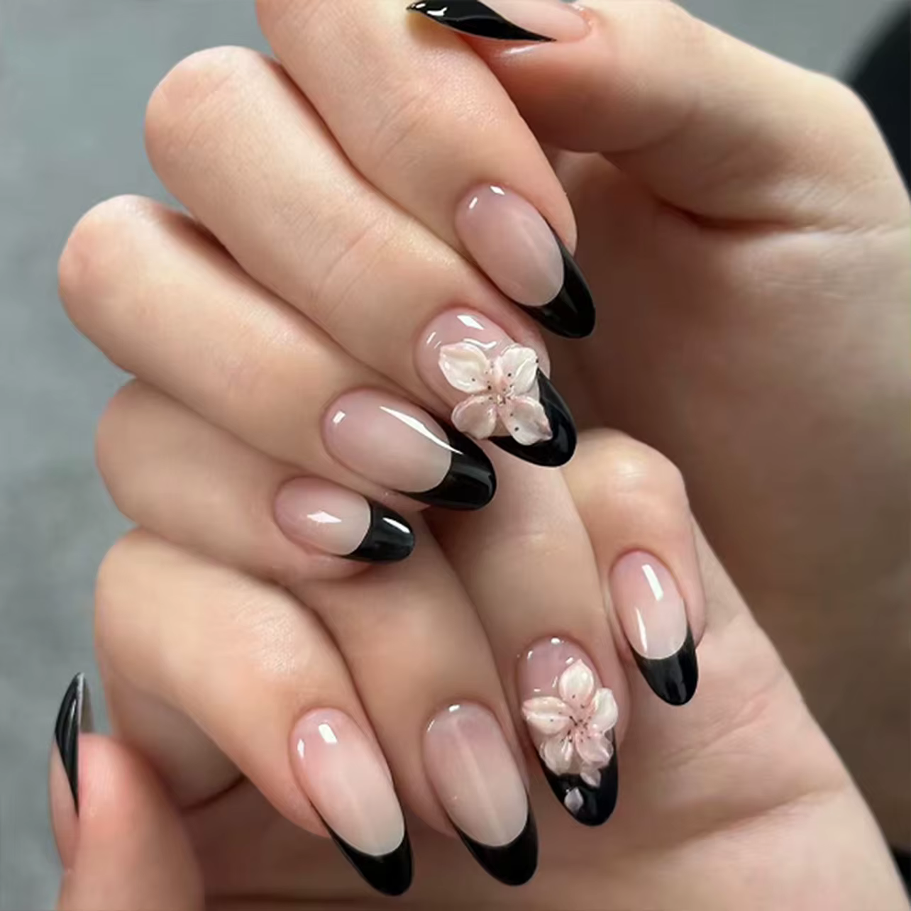 Faux ongles amande jaunes à fleurs roses 3D, style français, tendance estivale, détachables, prêts à
