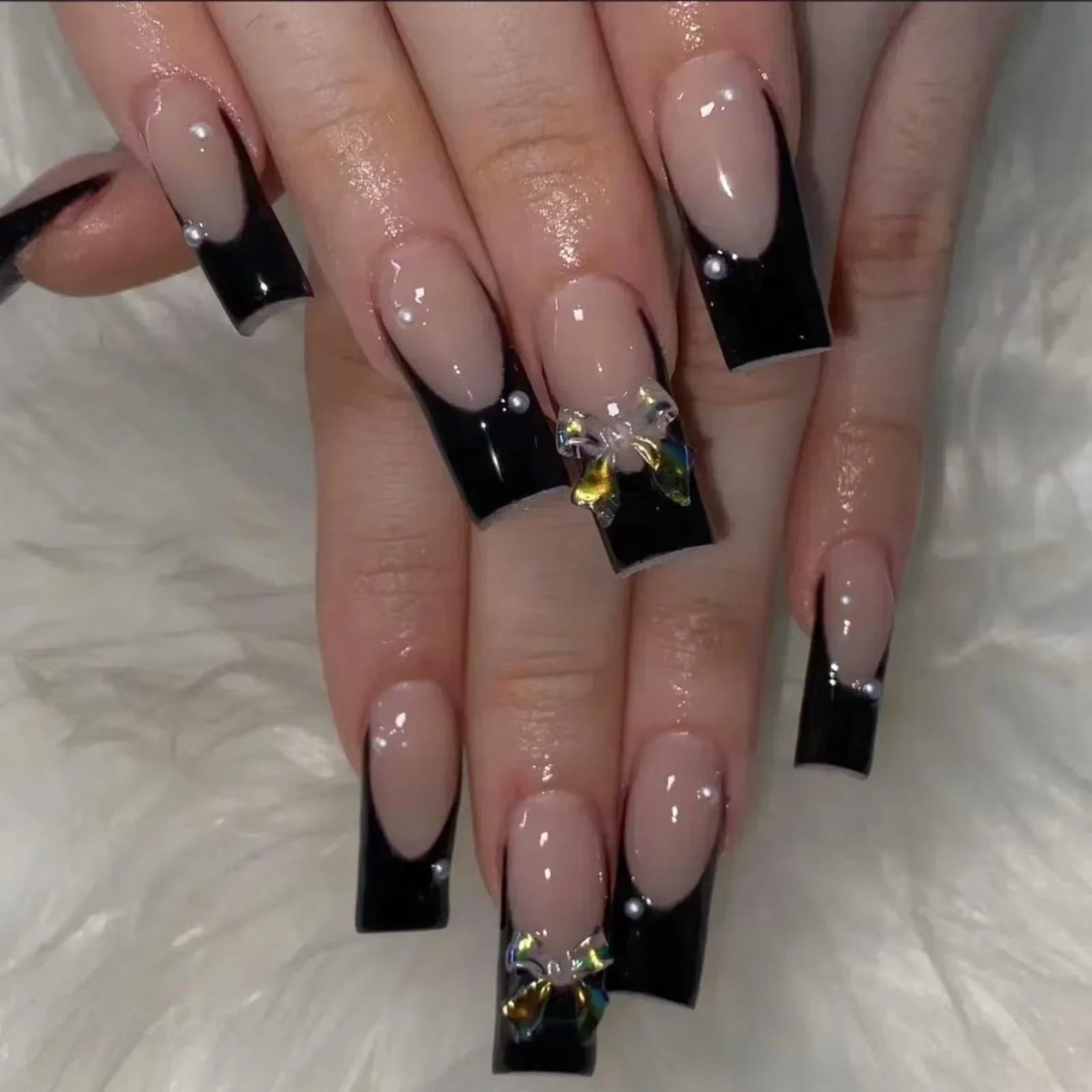 24 pièces presse sur ongles court amande nœud papillon noir presse sur ongles blanc perle douce poin
