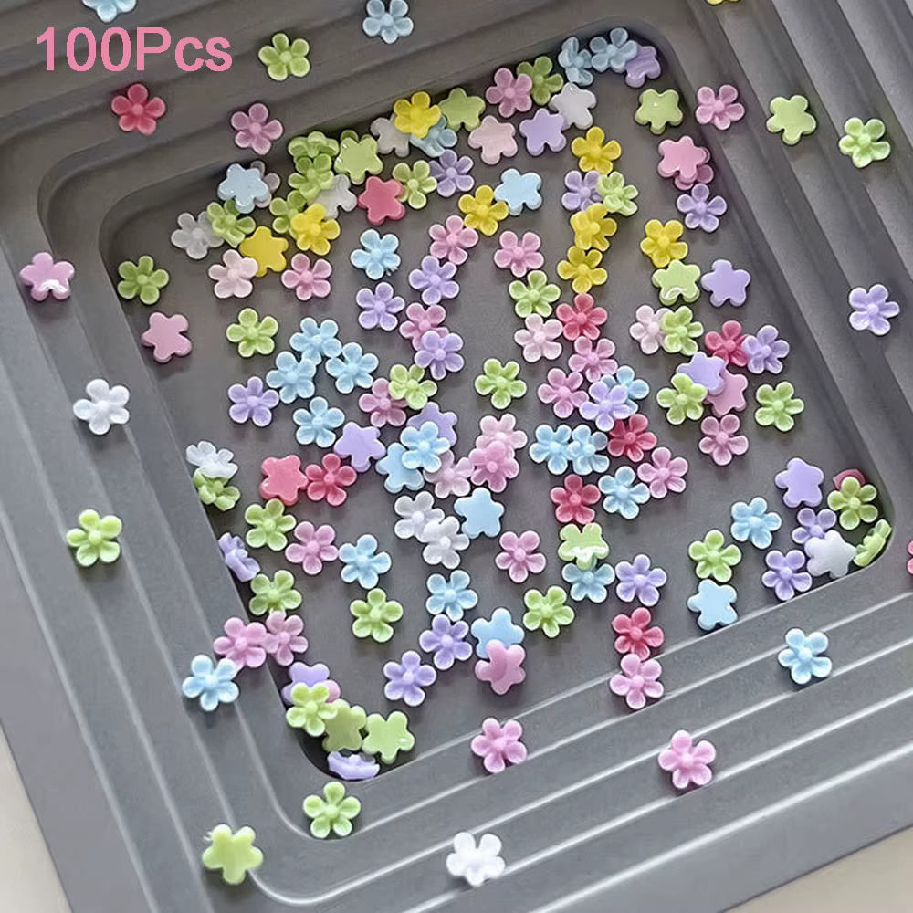 100 pièces de fleurs en résine colorées (frangipanier, lys, camélia) pour décorations d'ongles, brel