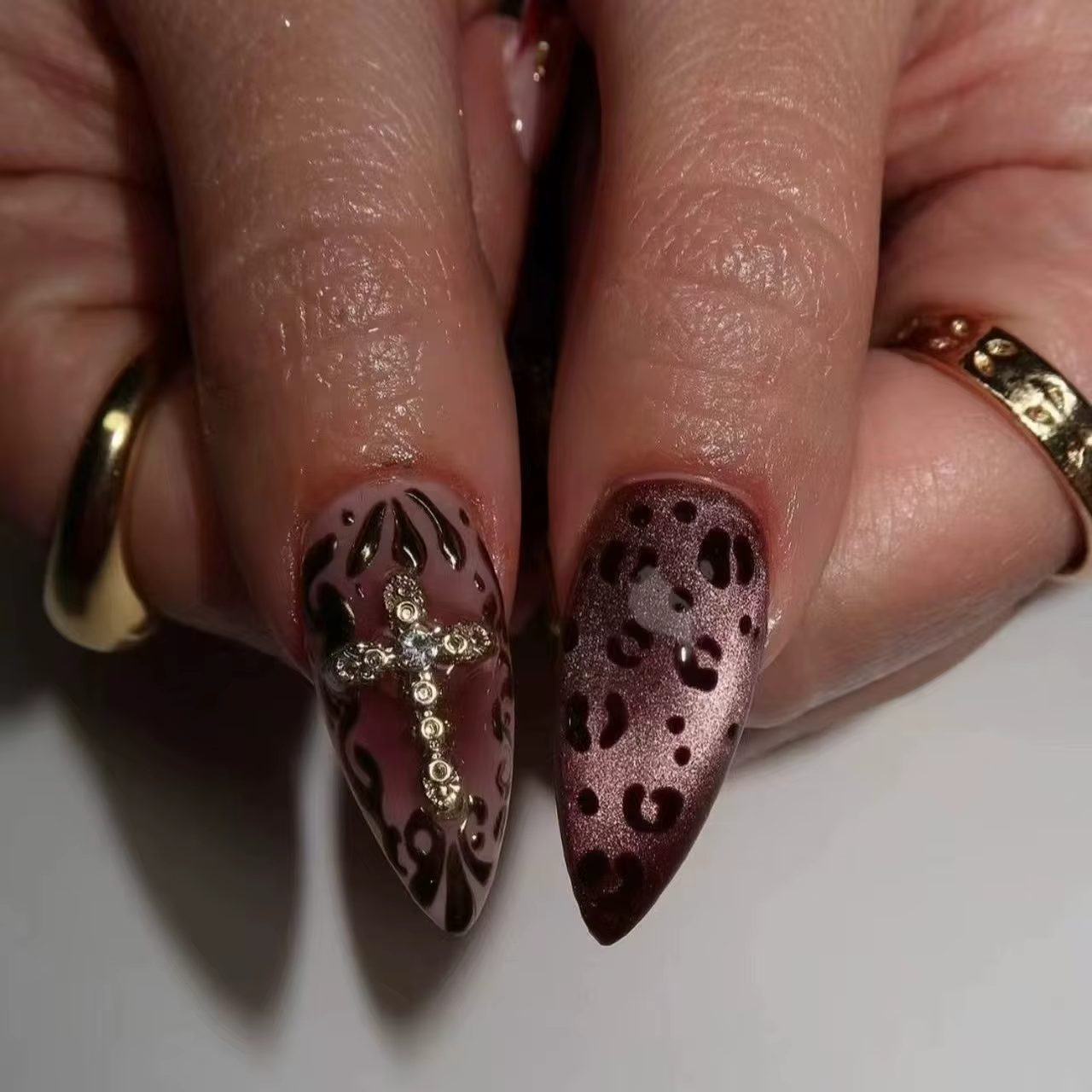 24 pièces/ensemble faux ongles 3D pour femmes filles pointes d'amande moyennes léopard à pois fleurs