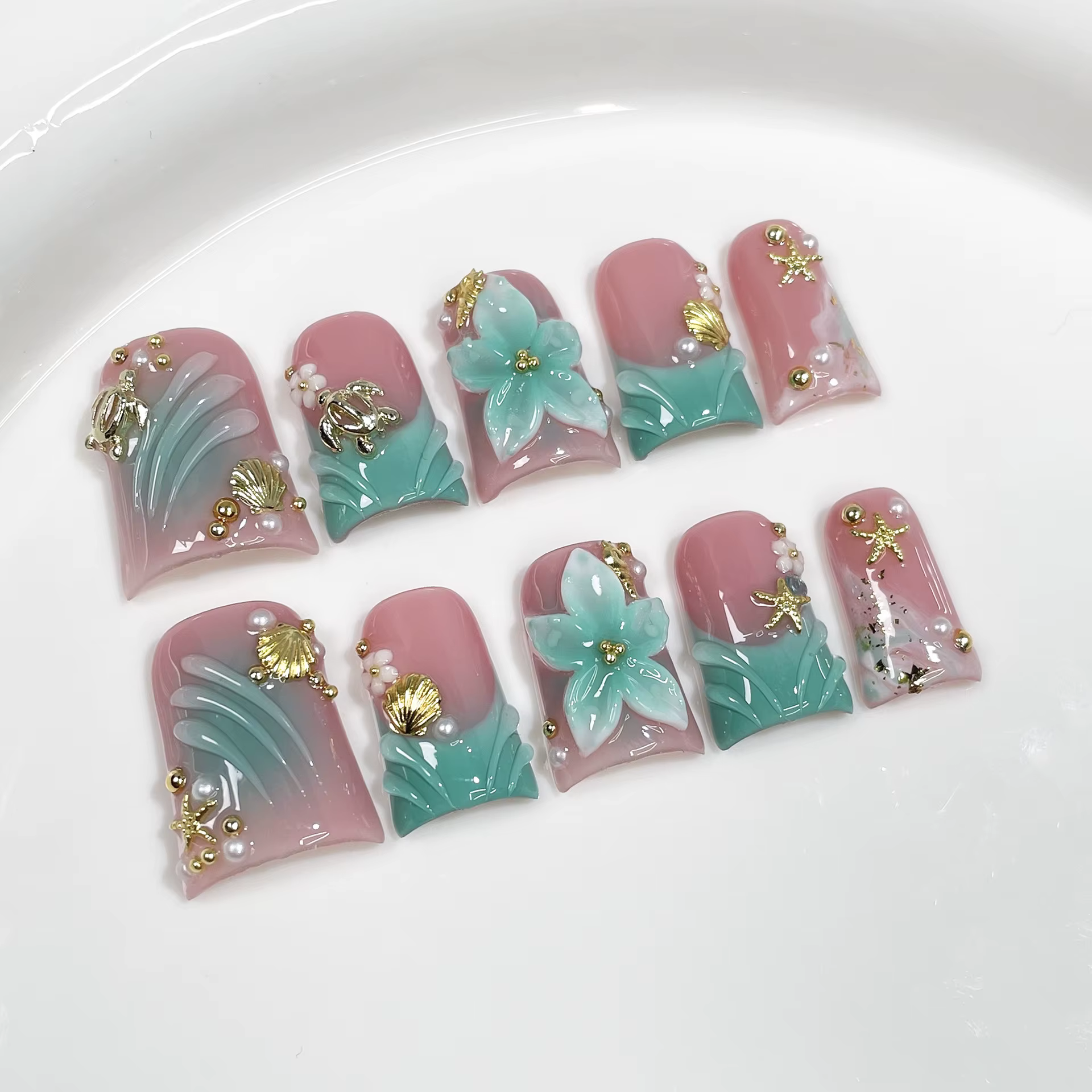 10 pièces français canard Bill faux ongles 3D coeur rubis Nail Art métal strass à la main presse sur