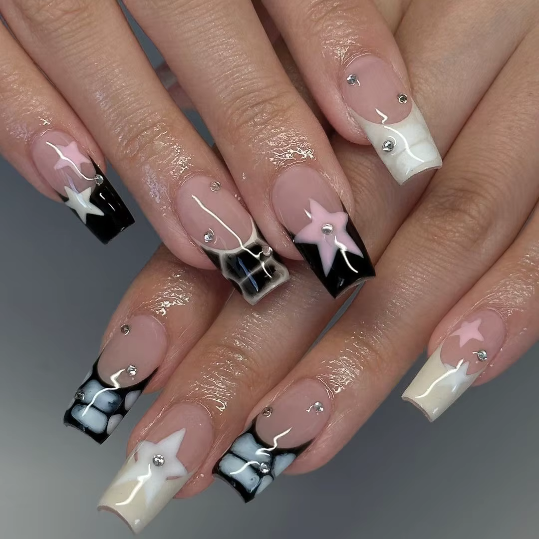 Faux ongles carrés courts Style Y2K, 24 pièces, pointes françaises blanches/noires, motifs étoiles e
