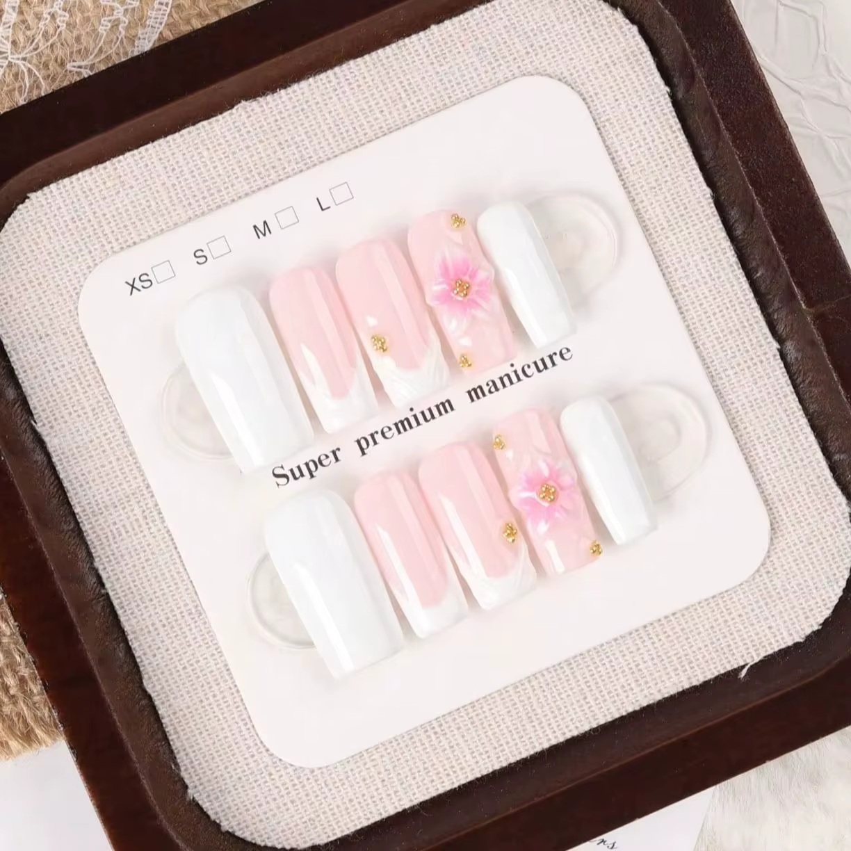 10 faux ongles rectangulaires de longueur moyenne, faits à la main, avec un motif floral dégradé ros