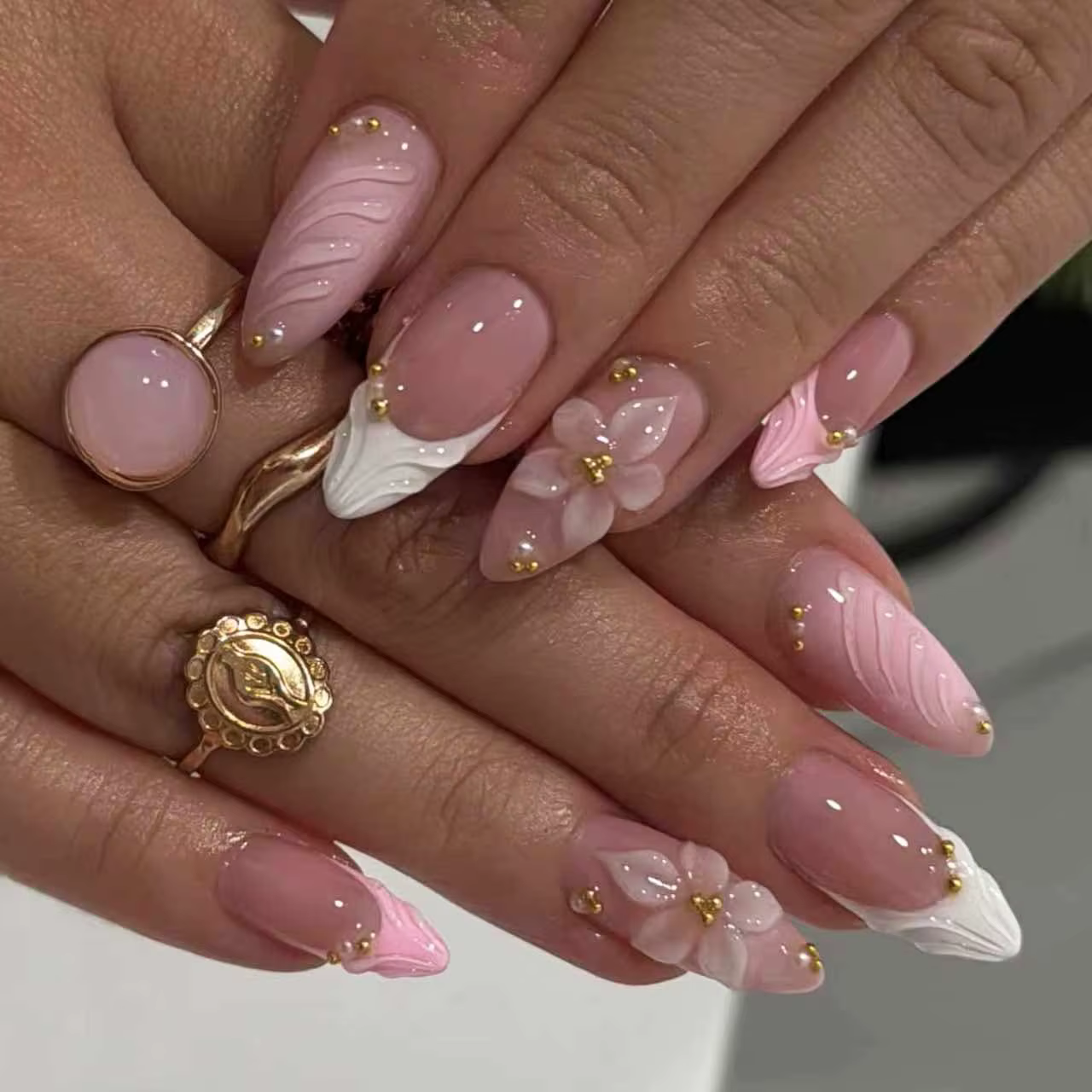 Faux ongles 3D pour femmes et filles, couleur nude rose orange, forme amande, style français, fleurs