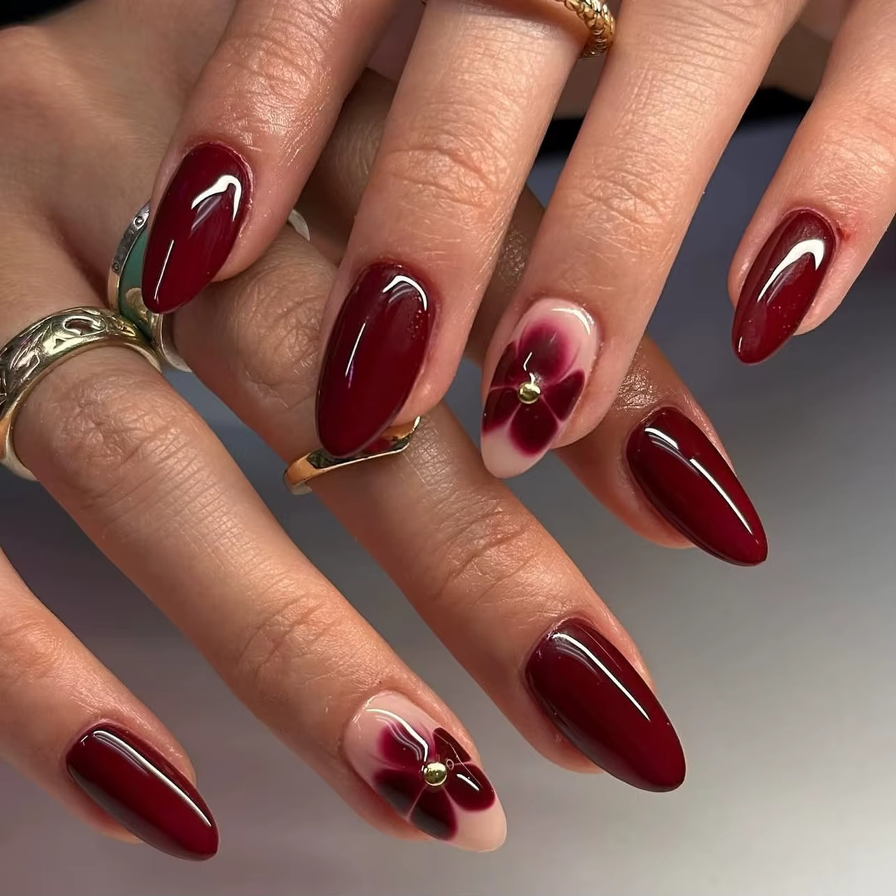 Faux ongles en forme de cercueil, dégradé rouge et noir, longueur moyenne, avec onglets collants, po