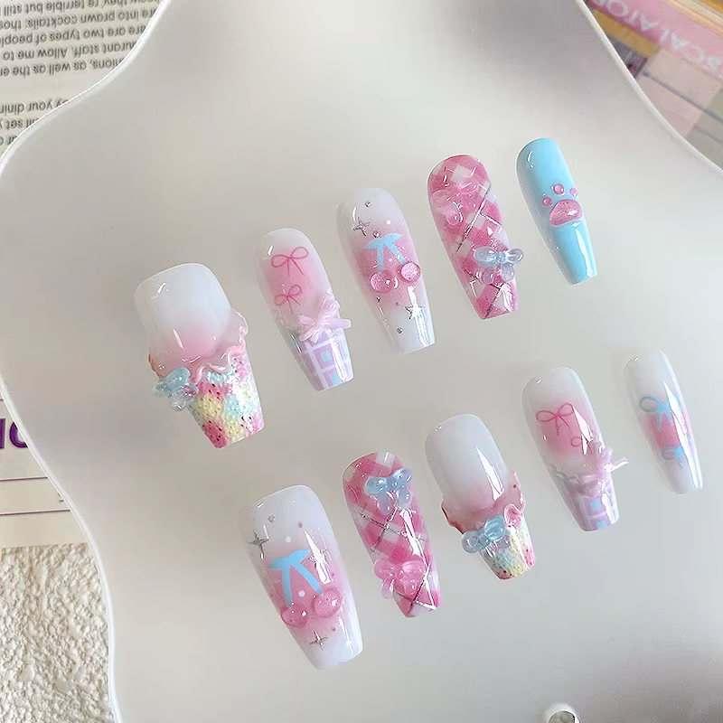 Nail art en forme de cercueil fait à la main, beaux faux ongles, art d'ongle ludique rose blanc bleu