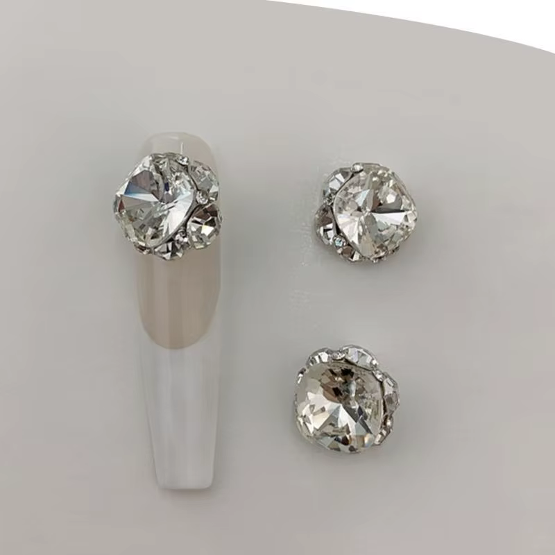 831E 3PCS Charmes à ongles irréguliers Nails accrocheurs Nails Art Decorations Craft For Women
