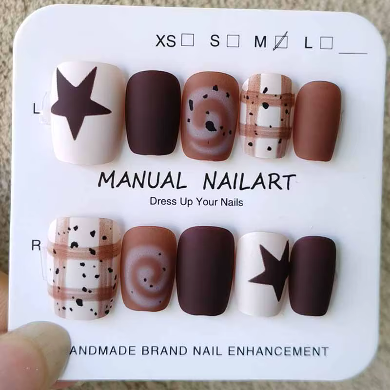 10 pièces automne et hiver Nail Art Maillard presse sur les ongles dessin animé mignon givré raton l