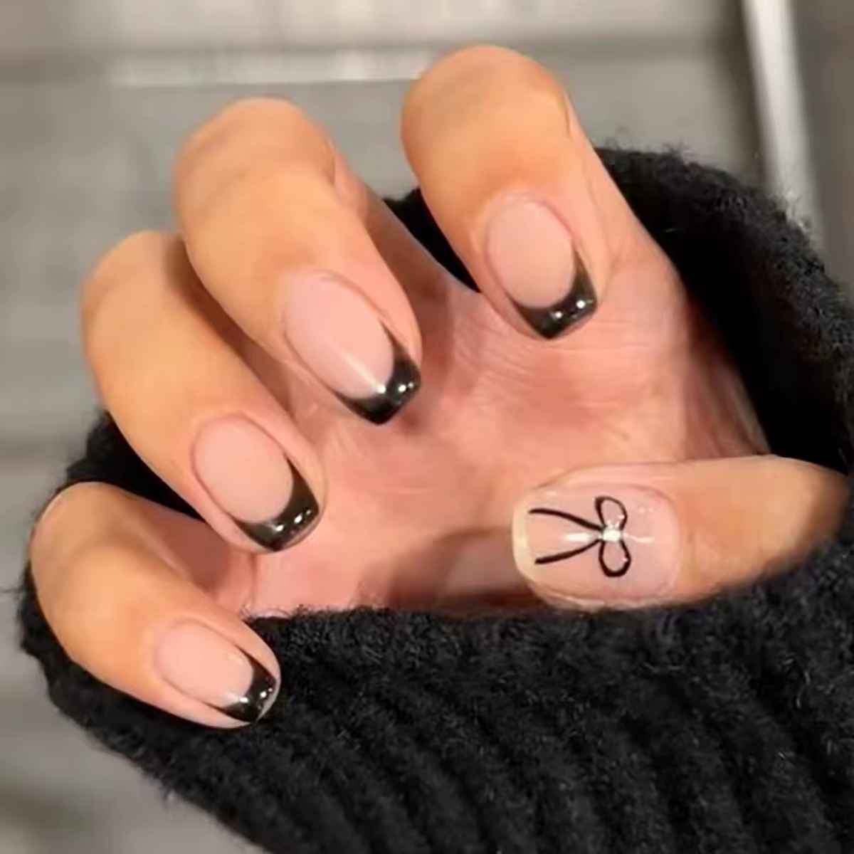 Conseils français noirs presse sur les ongles 3D blanc nœud papillon alliage étoiles modèles faux on