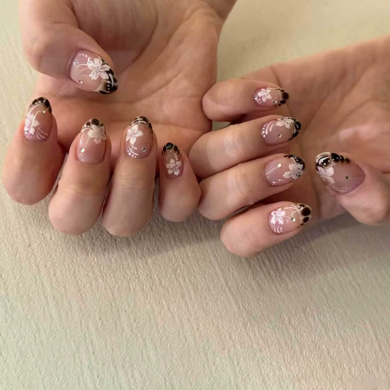 Faux ongles de Style français rose, fleur blanche imprimée, tête carrée courte, à pression, simples,