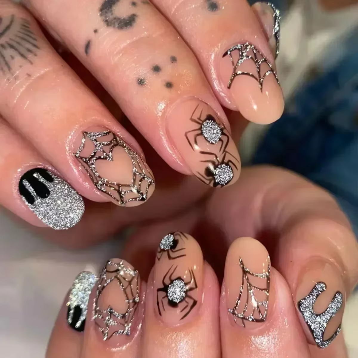 Faux ongles Halloween avec tête d'amande, 24 pièces, faux ongles Clown mignon, couverture complète f