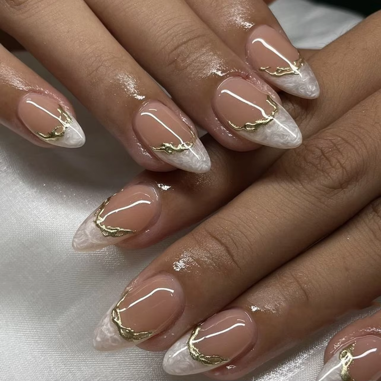 Faux ongles français à pression en forme d'amande, 24 pièces, bande de bordure dorée, couverture com