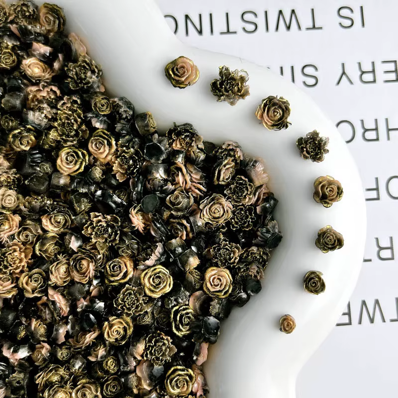 Breloques à ongles en résine incrustée de feuille d'or, paillettes Shoous, décorations d'art d'ongle