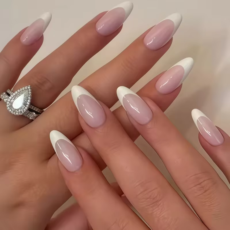2026 : nouveau lot de 24 faux ongles minimalistes de forme amande, de style français, qui peuvent êt