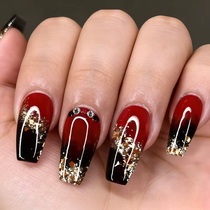 24 pièces de nail art avec un design dégradé noir et rouge, dans un style audacieux et tendance. Orn