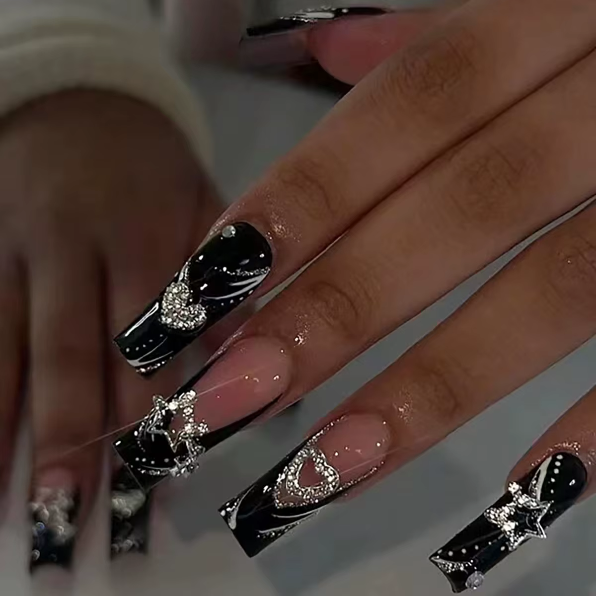 24 pièces/1 boîte noir français portant un Patch pour ongles doux et frais paillettes étoiles d'amou
