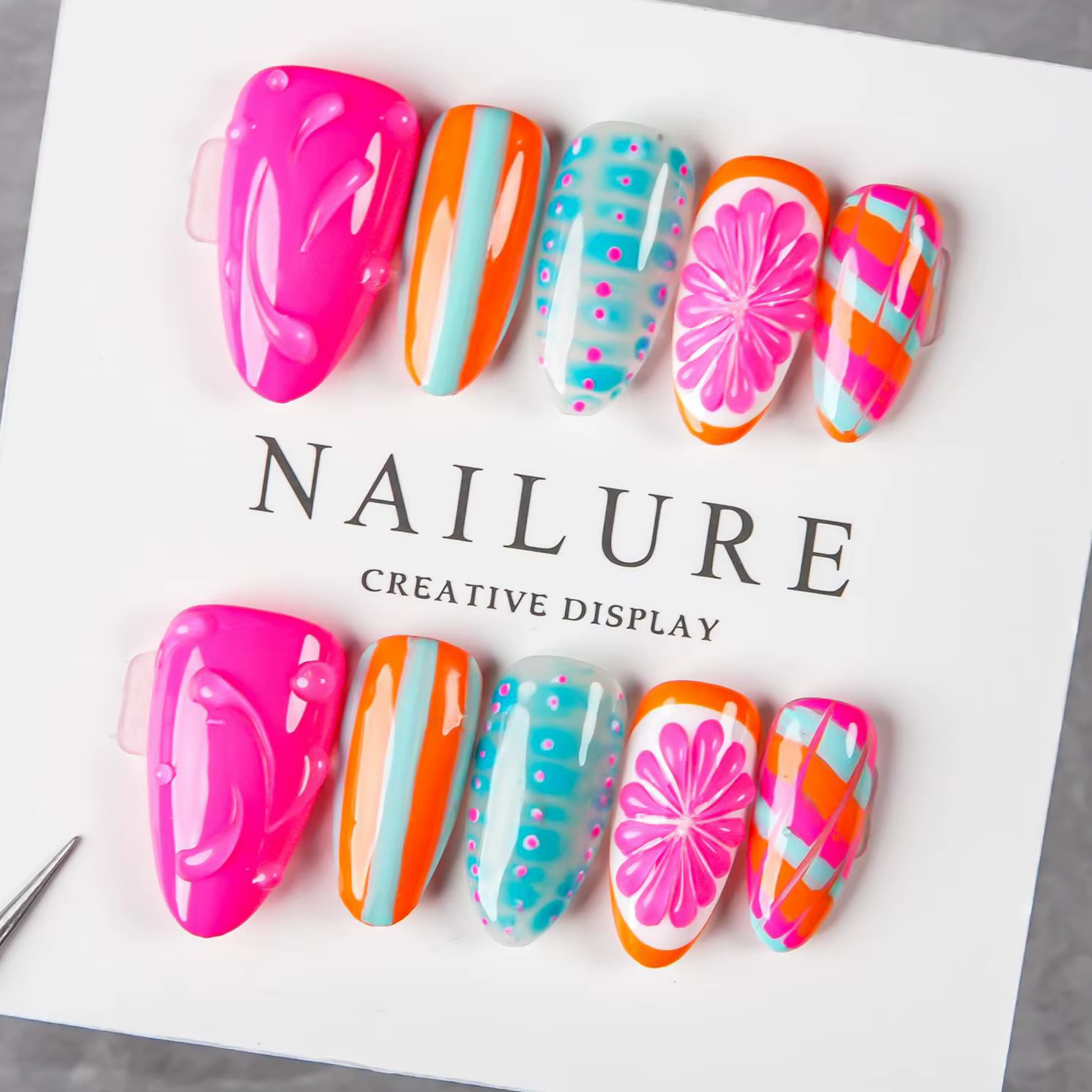 Faux ongles à presser moyens, forme amande, néon colorés, motifs floraux peints à la main, rayures, 