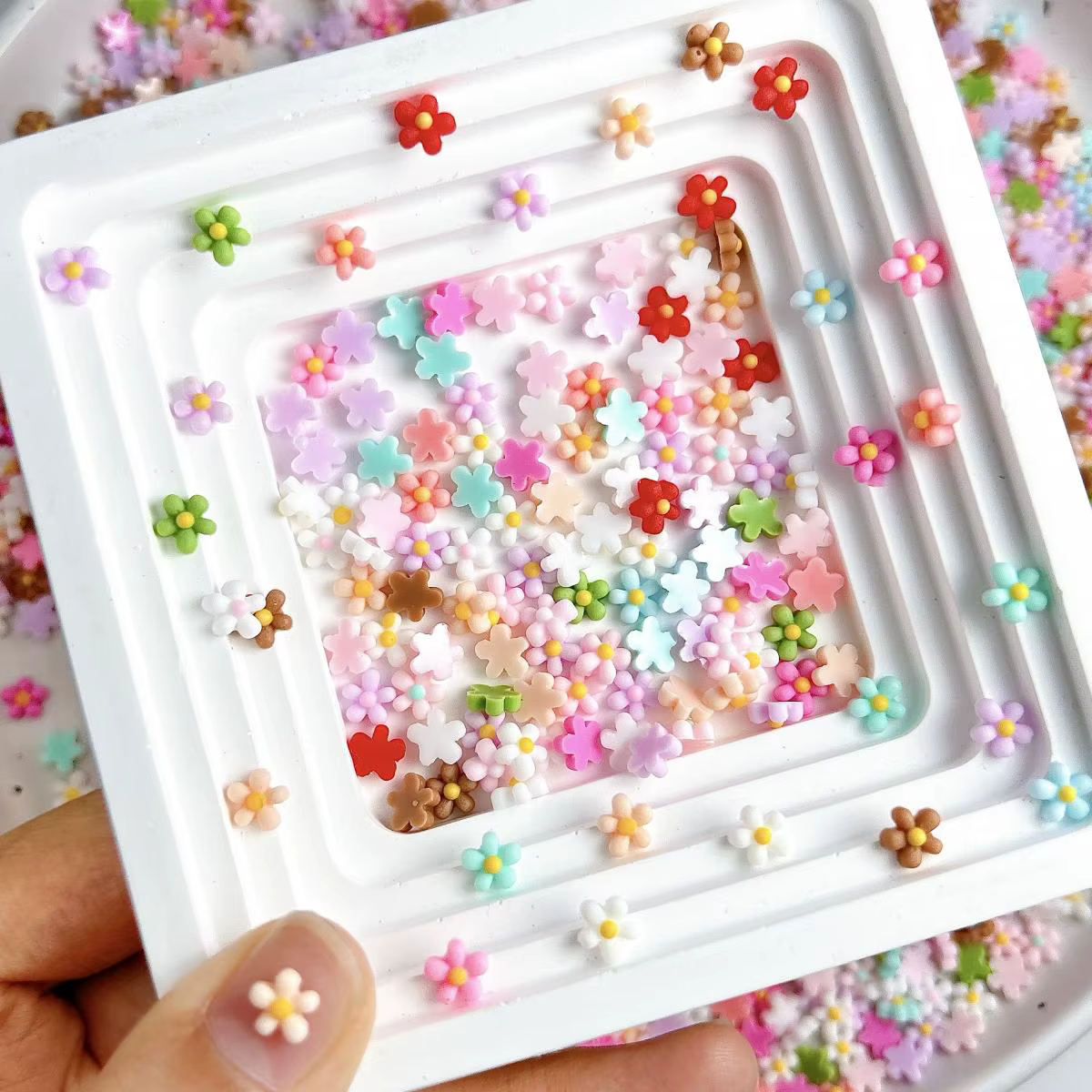 Breloques pour ongles en résine, mélange de fleurs 3D, dessin animé mignon qui brille dans la nuit, 