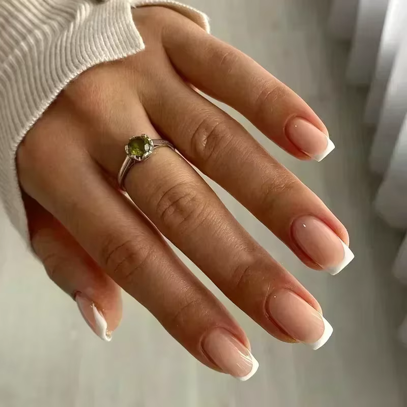 24 pièces pointe française presse à la main sur les ongles minimaliste couleur unie faux ongles moye