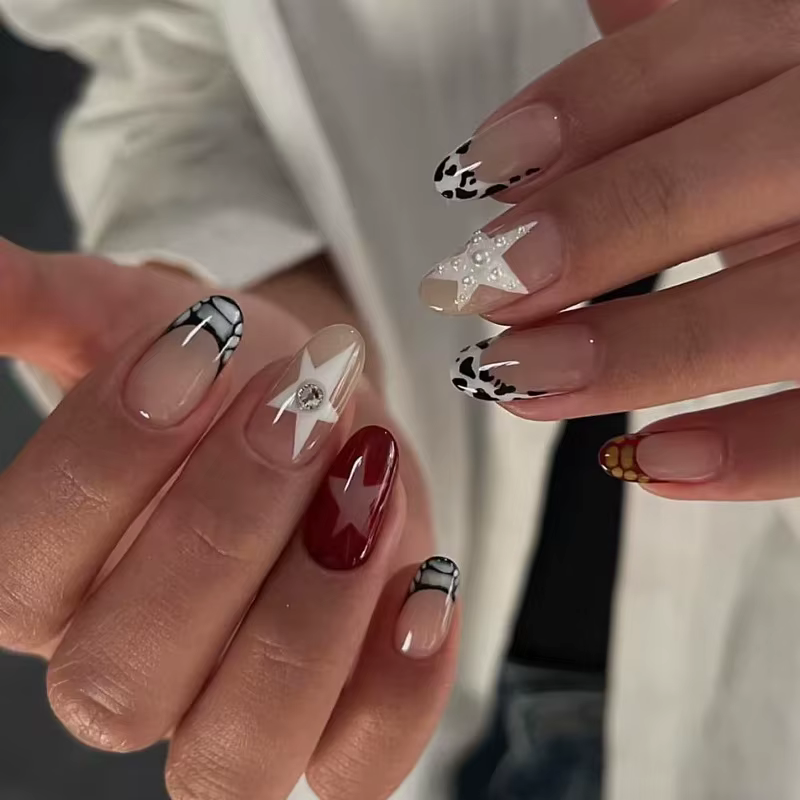 24 pièces amande presse sur ongles Y2K étoile diamant conceptions pour filles Cool couleur nue faux 