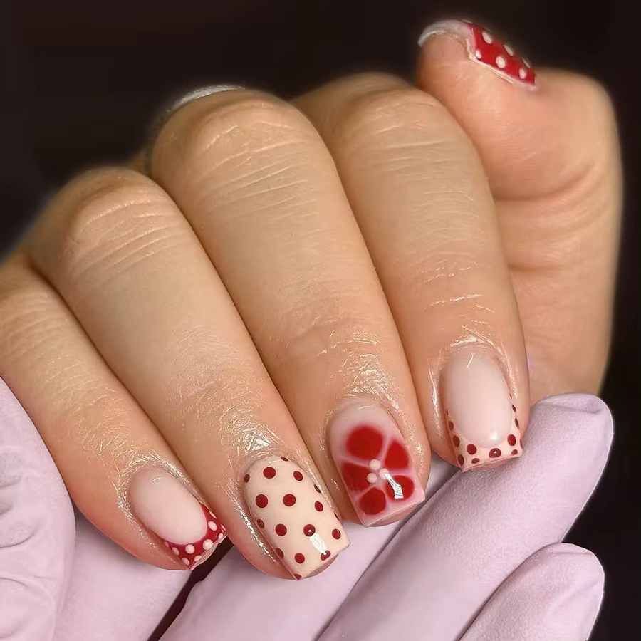 24 faux ongles français imprimé léopard, motif floral marron, courts et carrés, avec design diamant,