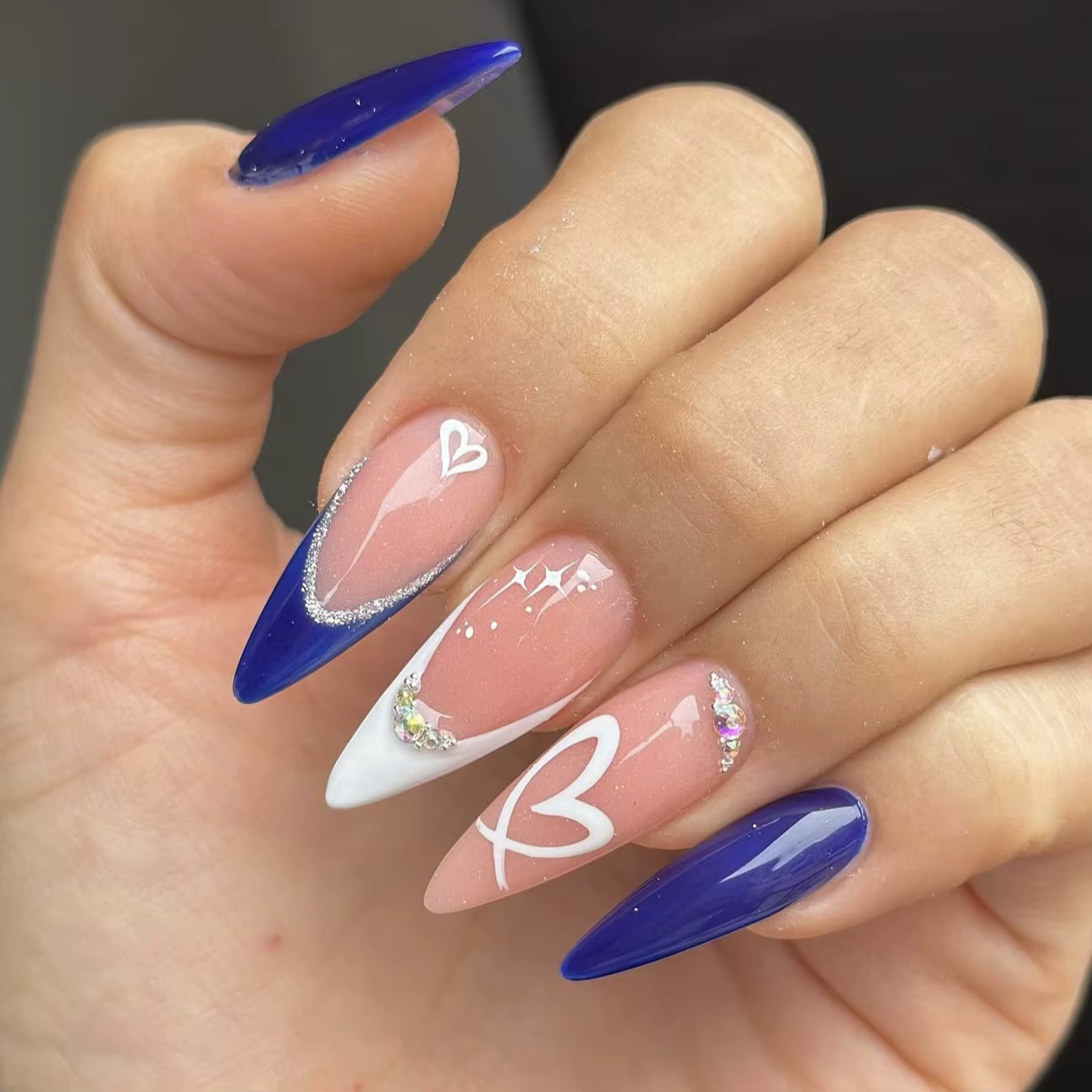 24 pièces strass ongles aiguilles pour filles longue presse sur ongles avec Design noir blanc étoile