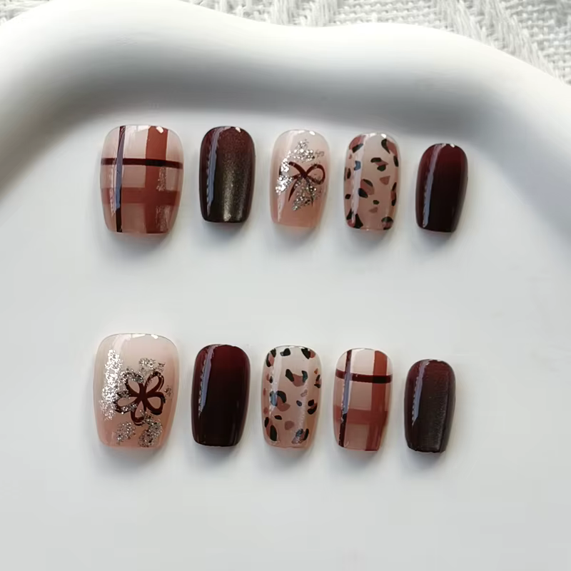 Femmes à la main papillon violet avec diamants conceptions scintillant oeil de chat presse sur les o
