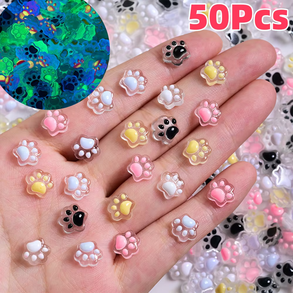 50 Pièces Breloques 3D Lumineuses Patte de Chat, Adorables Pattes de Chat en Résine, Décorations Y2K