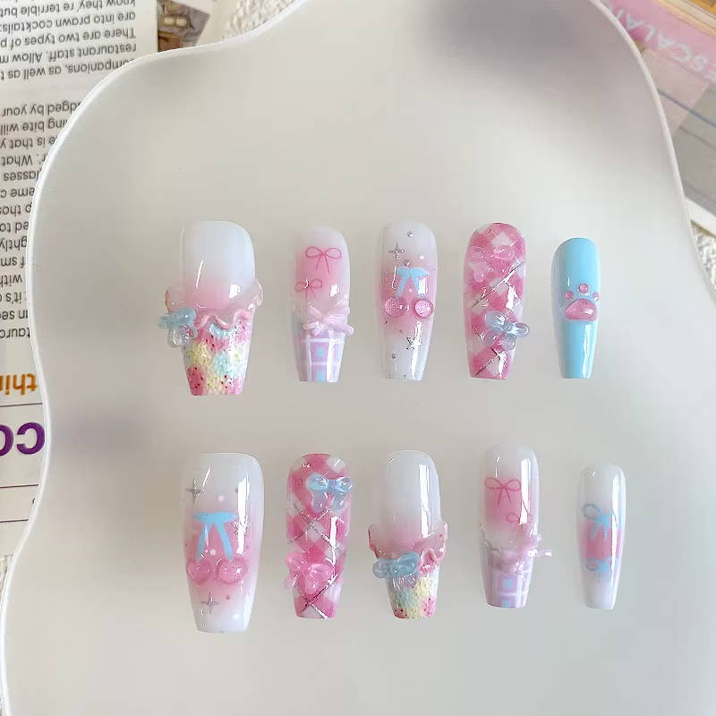 Nail art en forme de cercueil fait à la main, beaux faux ongles, art d'ongle ludique rose blanc bleu