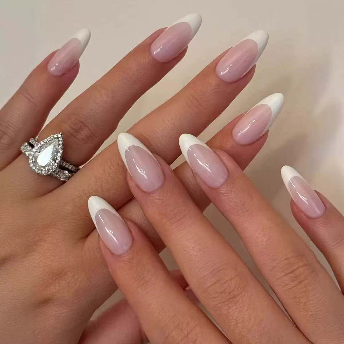 Faux ongles français en amande avec colle, à presser, design bord blanc, portables, simples, style I