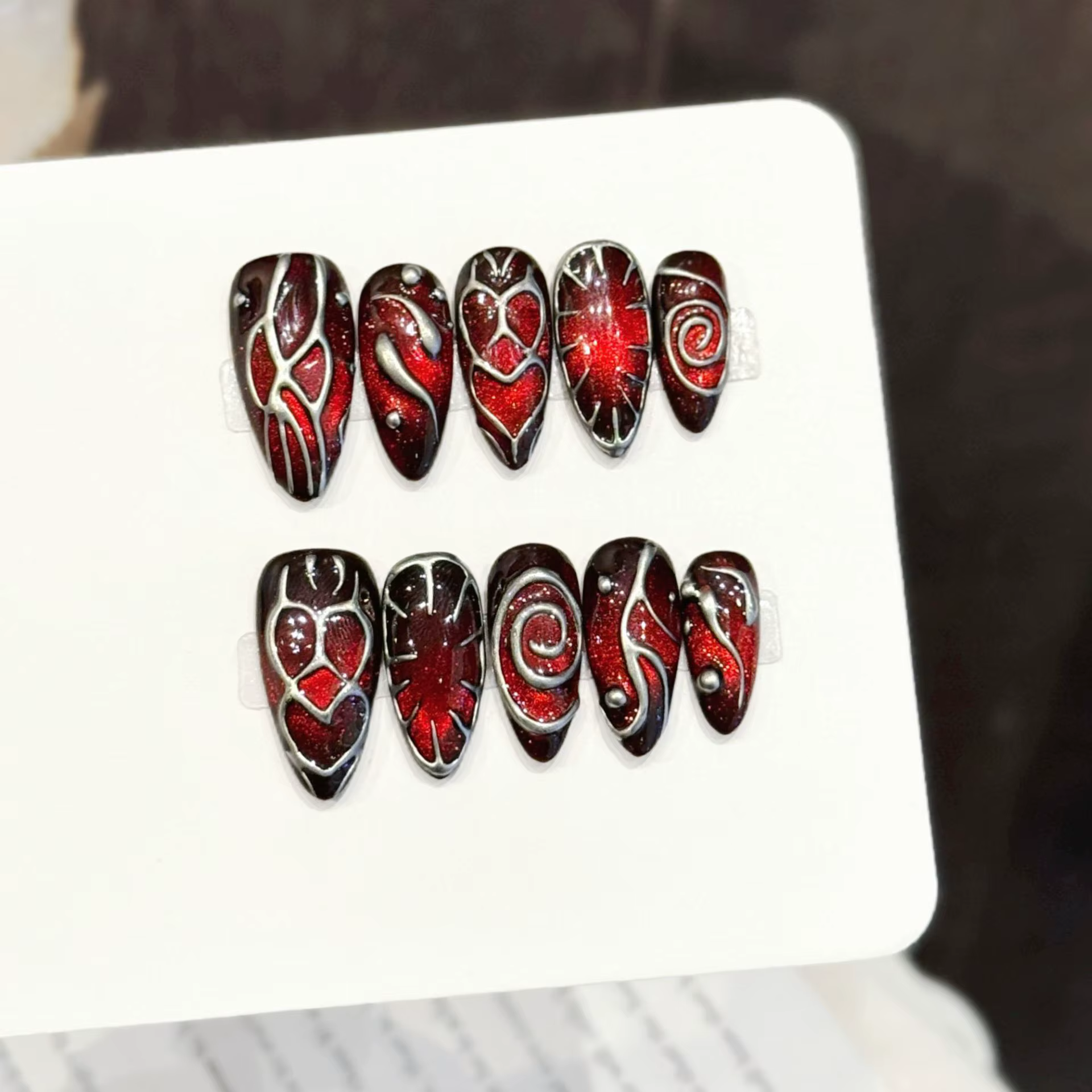 10 faux ongles en amande faits à la main, style cool et tendance, adaptés aux festivals, aux fêtes e