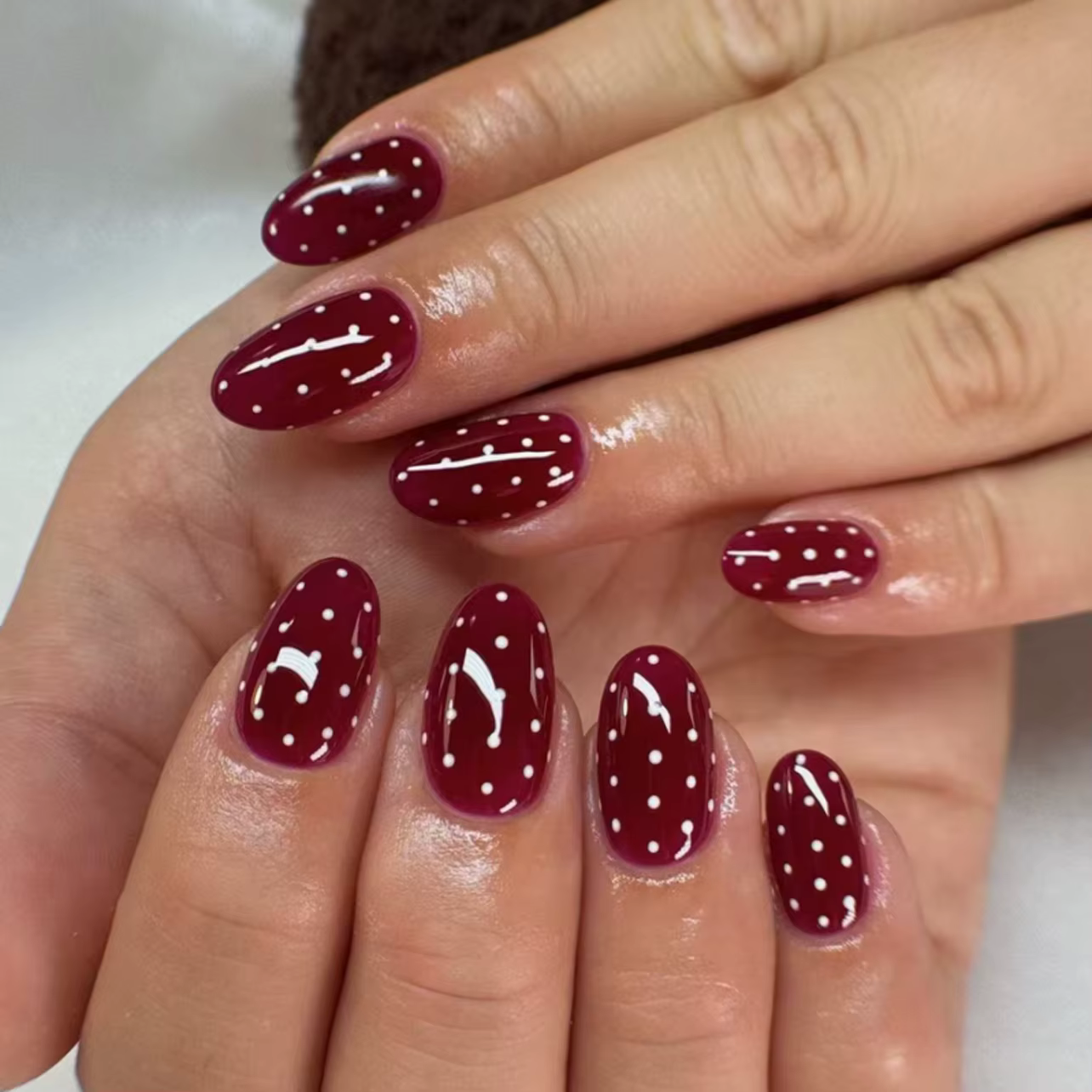 Faux ongles en forme de cercueil, dégradé rouge et noir, longueur moyenne, avec onglets collants, po