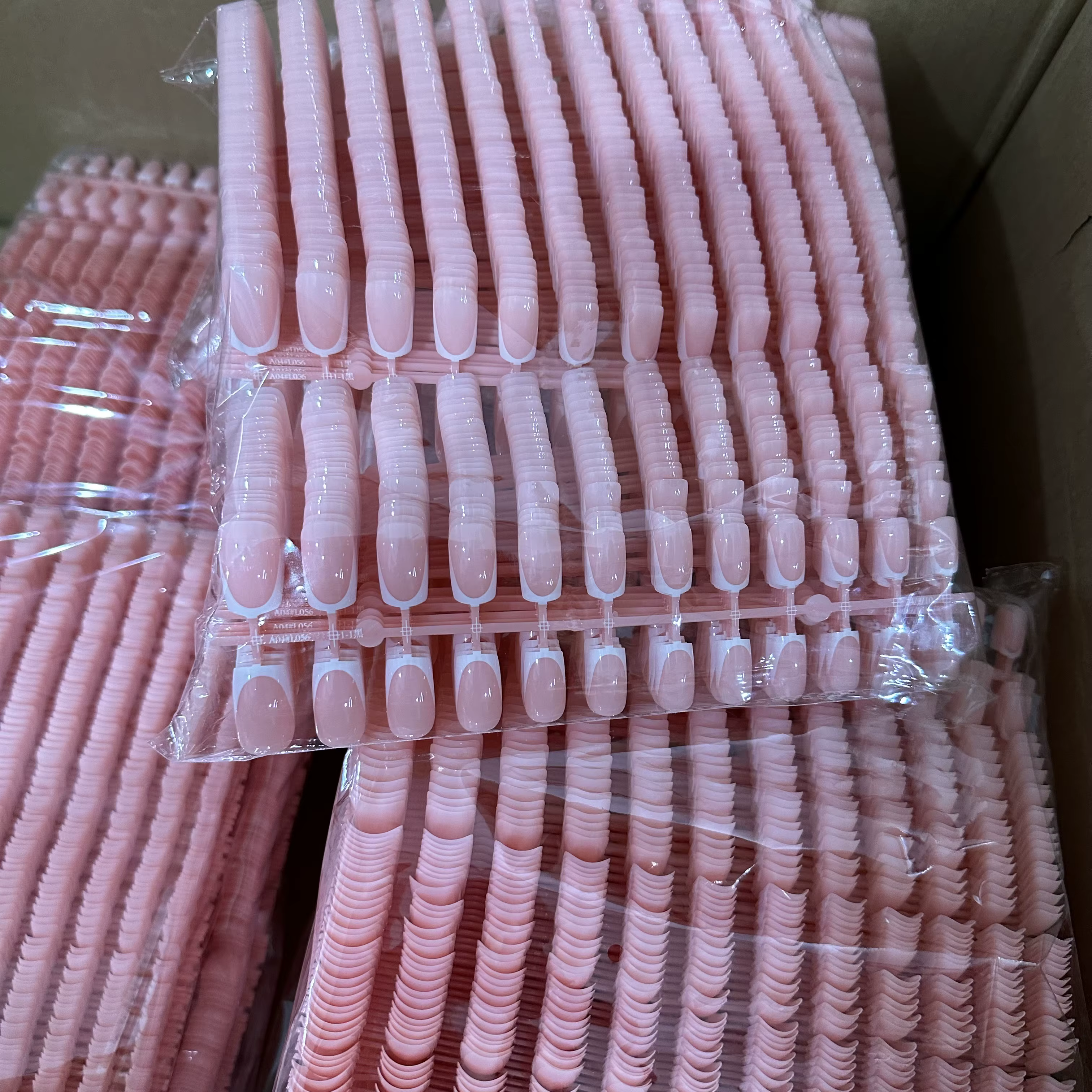 Faux ongles français en forme de cercueil, courts et carrés, rose brillant, couverture complète, por