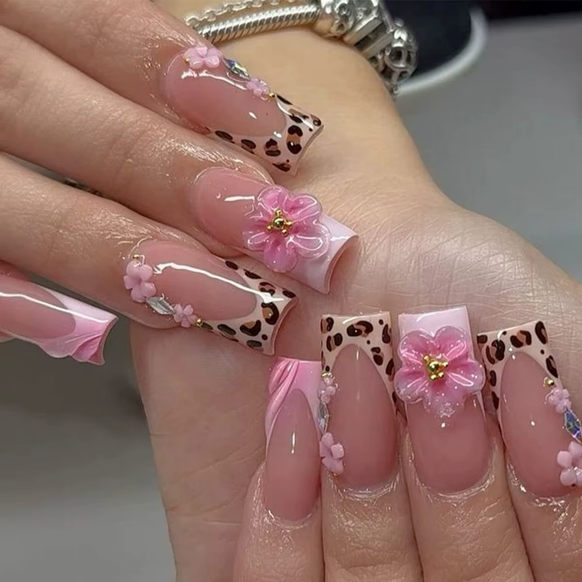 Faux ongles pour femmes et filles, couleur chair avec fleurs roses ou marron, imprimé léopard avec s