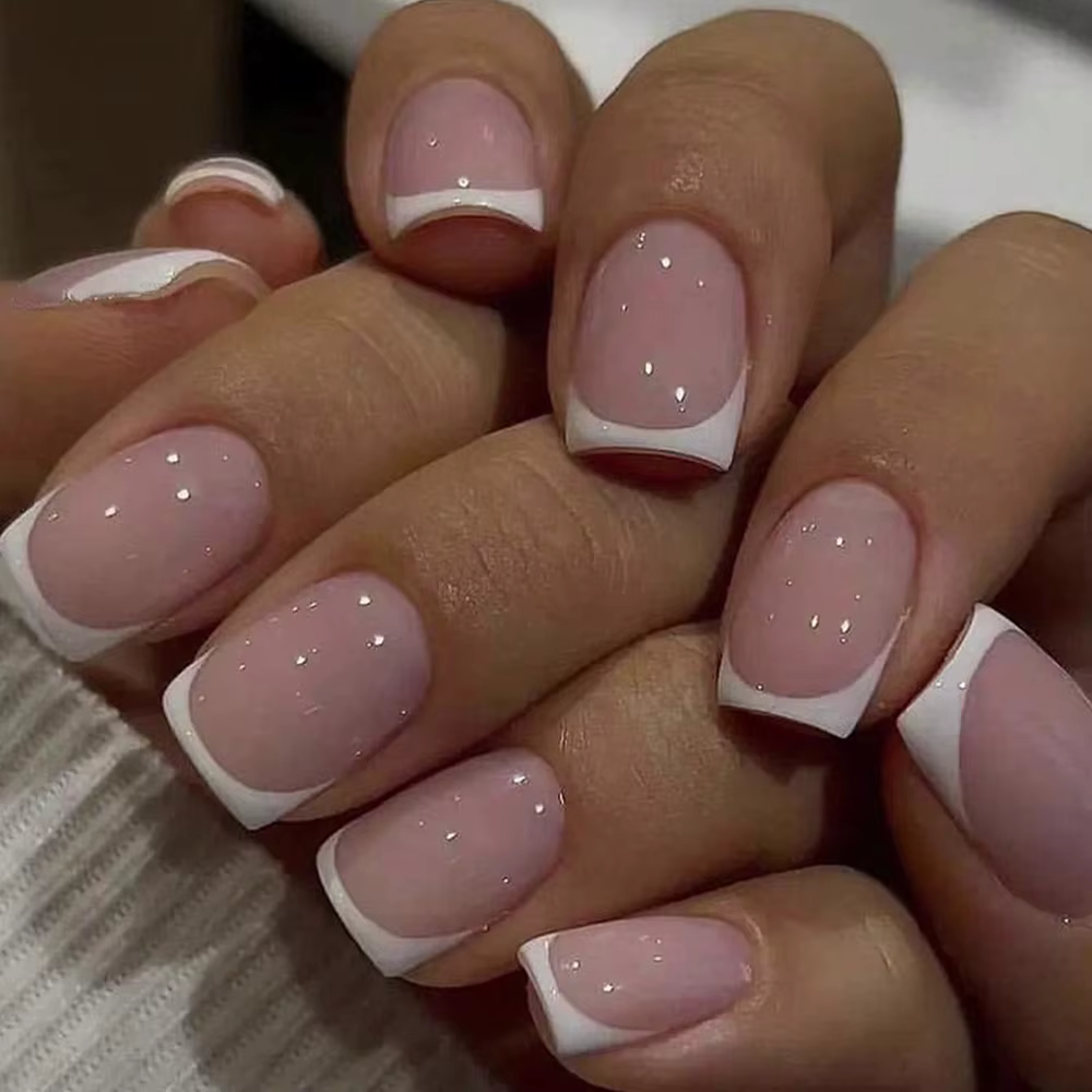 Faux ongles courts et carrés pour couples, nail art, rose, français, rendez-vous en plein air, soiré