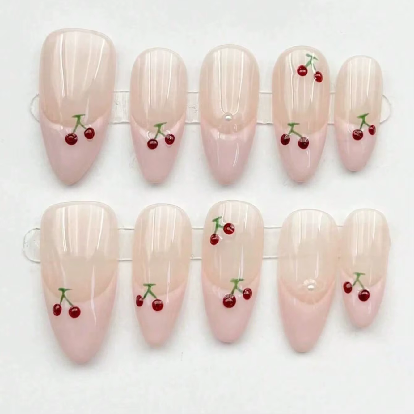 10 faux ongles en amande de taille moyenne, rose nude, peints à la main, motif cerise, cadeau pour f