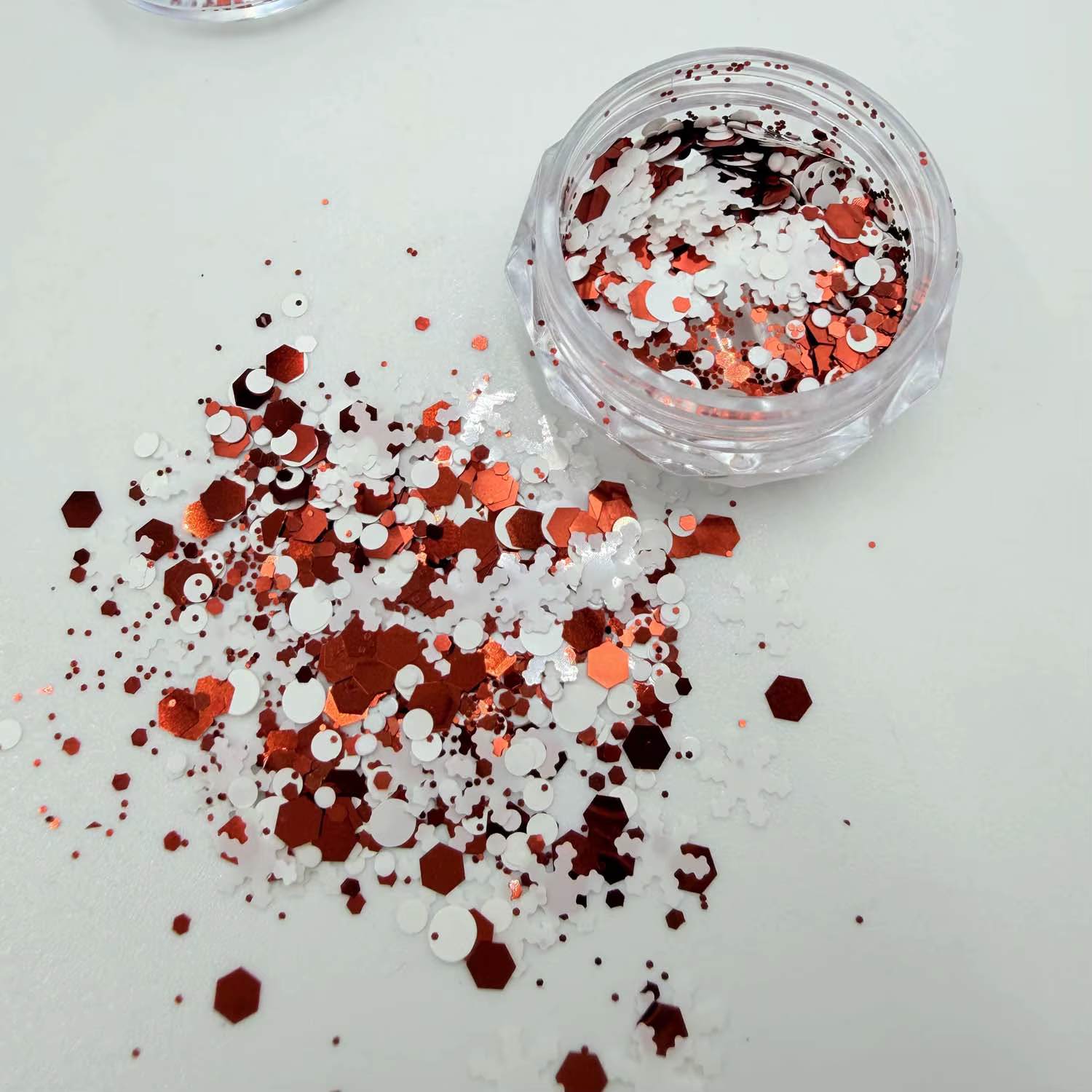 Décorations d'ongles de Noël : paillettes holographiques, confettis flocons de neige, décorations d'